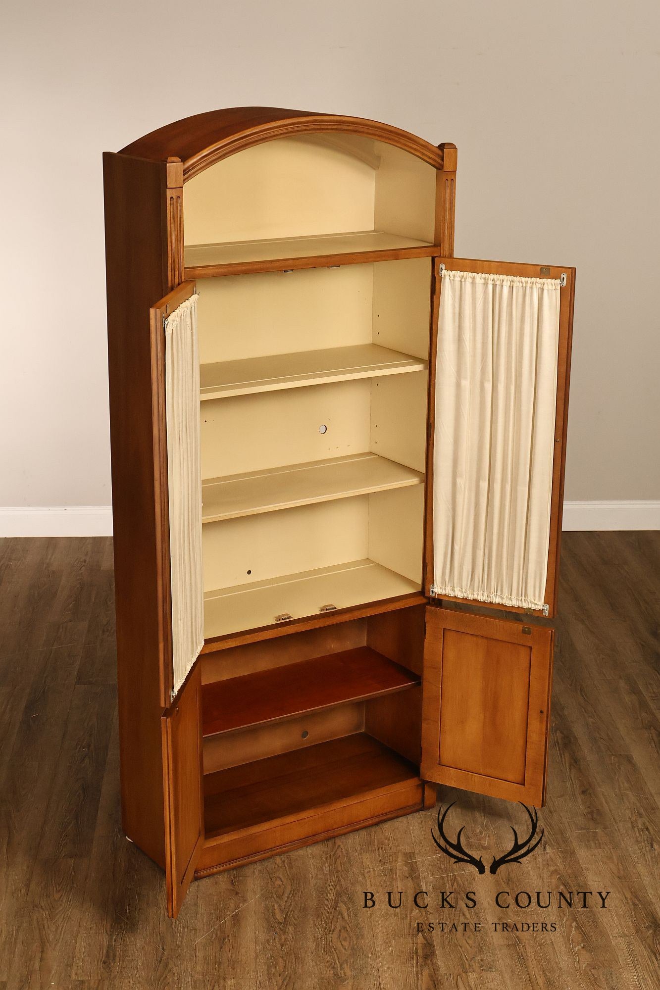 Henredon Vintage Pair Of Walnut Louis XVI Style Bookcases