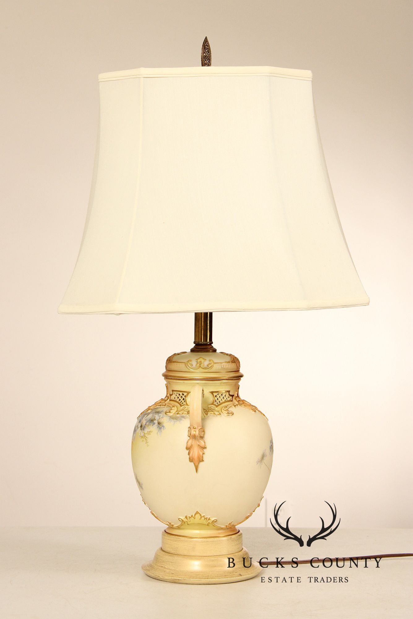 Royal Worcester Porcelain Potpourri Jar Table Lamp