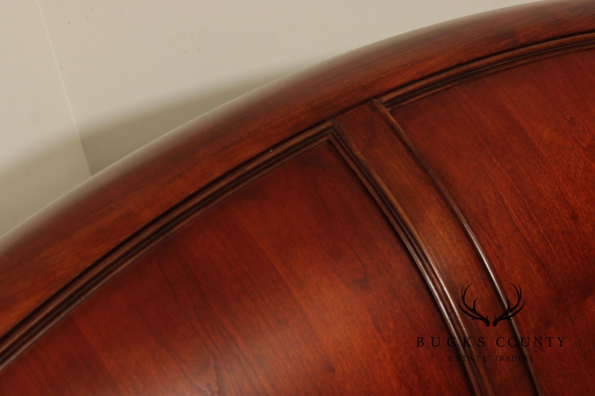 Traditional Style Cherry King Sleigh Bed