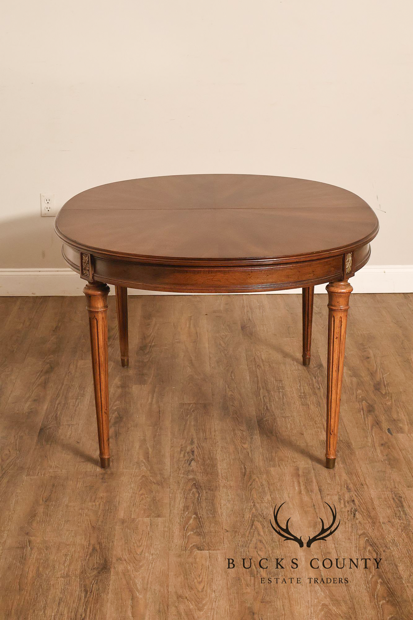 Henredon Vintage French Louis XVI Style Extendable Oval Walnut Dining Table
