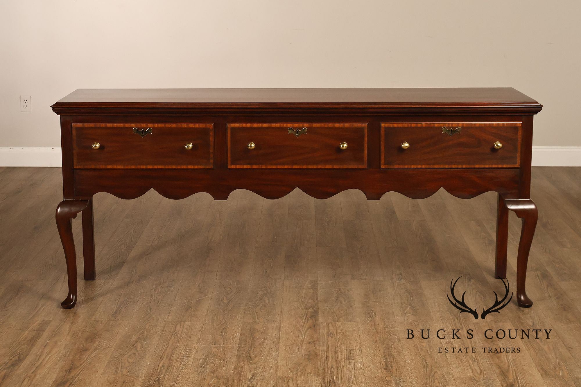 Henkel Harris Queen Anne Banded Mahogany Hunt Board