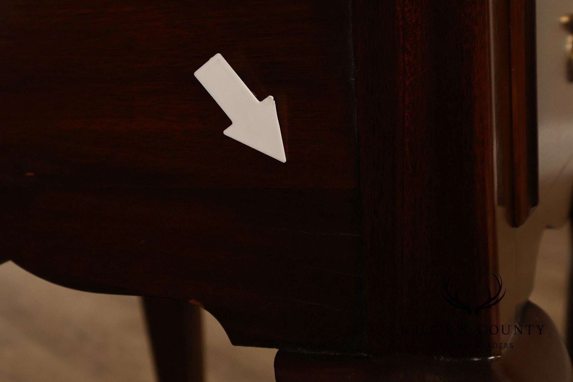 Henkel Harris Virginia Galleries Queen Anne Style Pair Of Mahogany One Drawer Nightstands