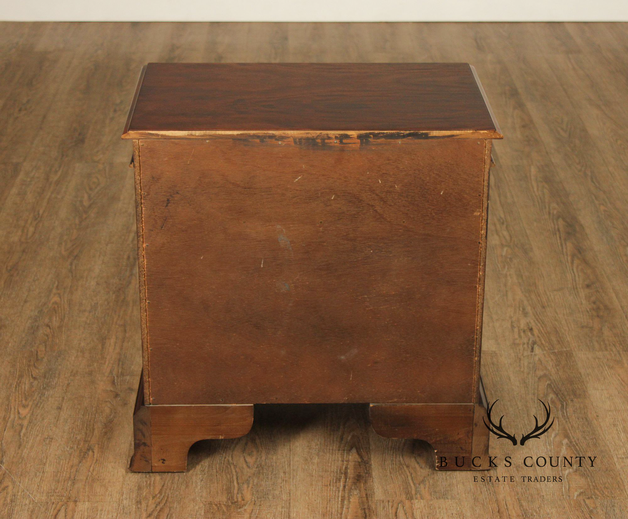 Century Furniture Georgian Style Pair of Mahogany Nightstands