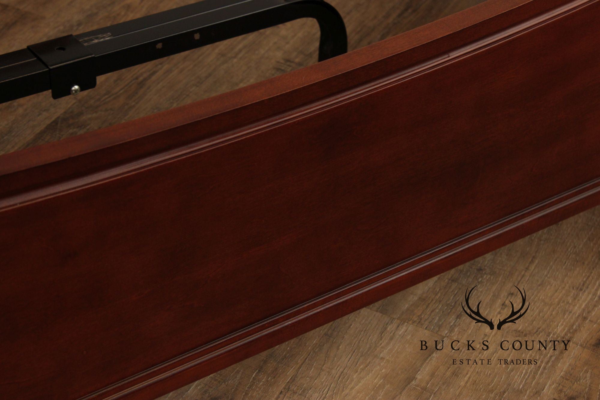 Traditional Cherry Queen Size Sleigh Bed