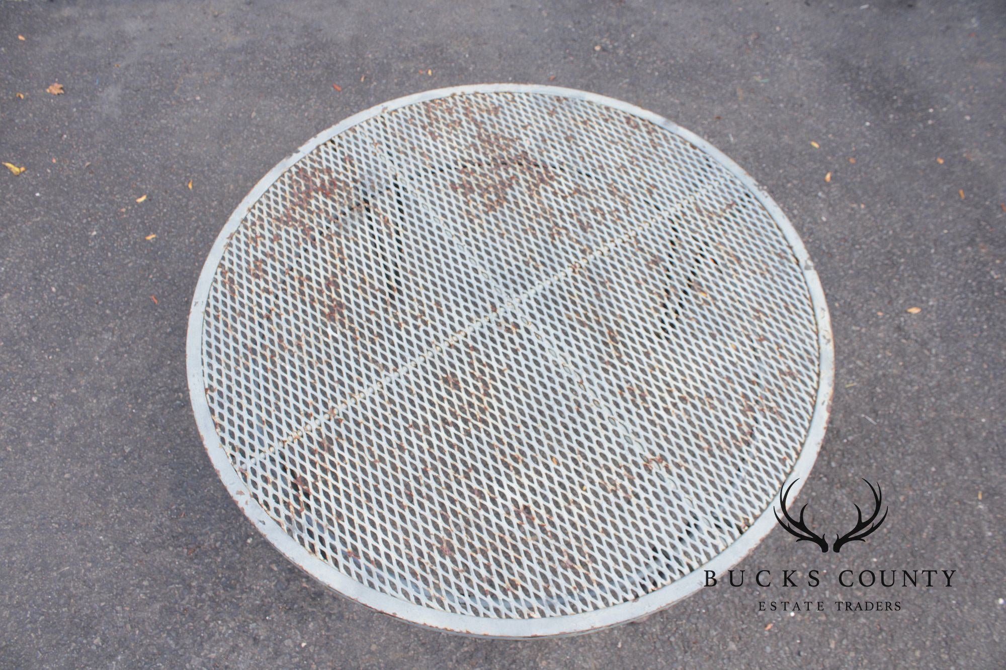 Salterini Mid Century Modern 'Radar' Round Iron Outdoor Coffee Table