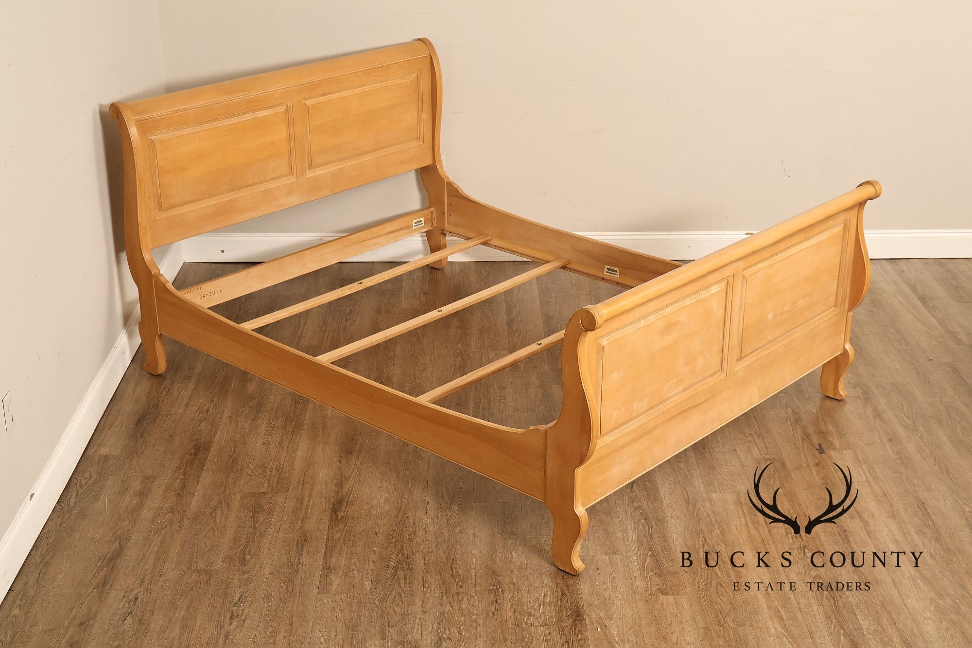 Ethan Allen 'Country French' Queen Sleigh Bed