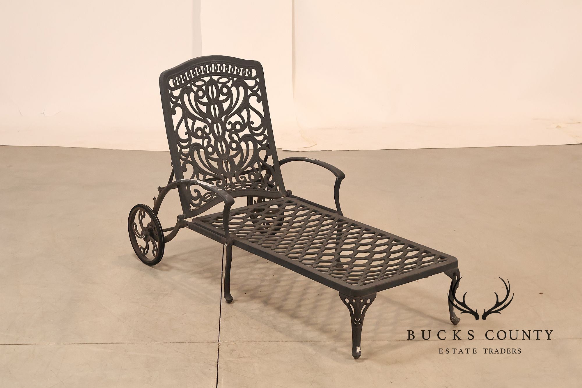 Hanamint Tuscany Pair Of Cast Aluminum Outdoor Chaise Lounge Chairs