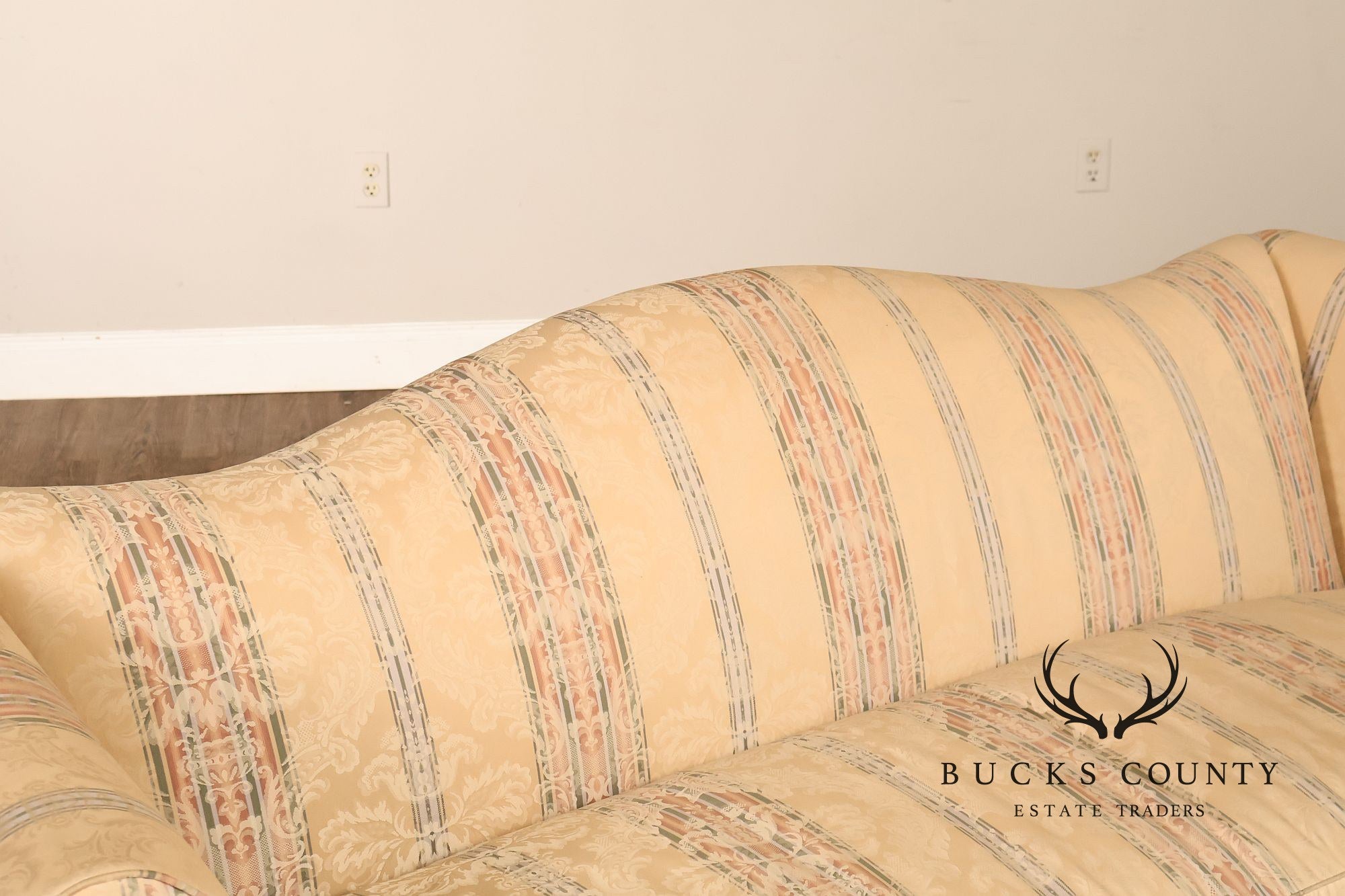 Hickory Chair 'Historical James River Plantations' Mahogany Camelback Sofa