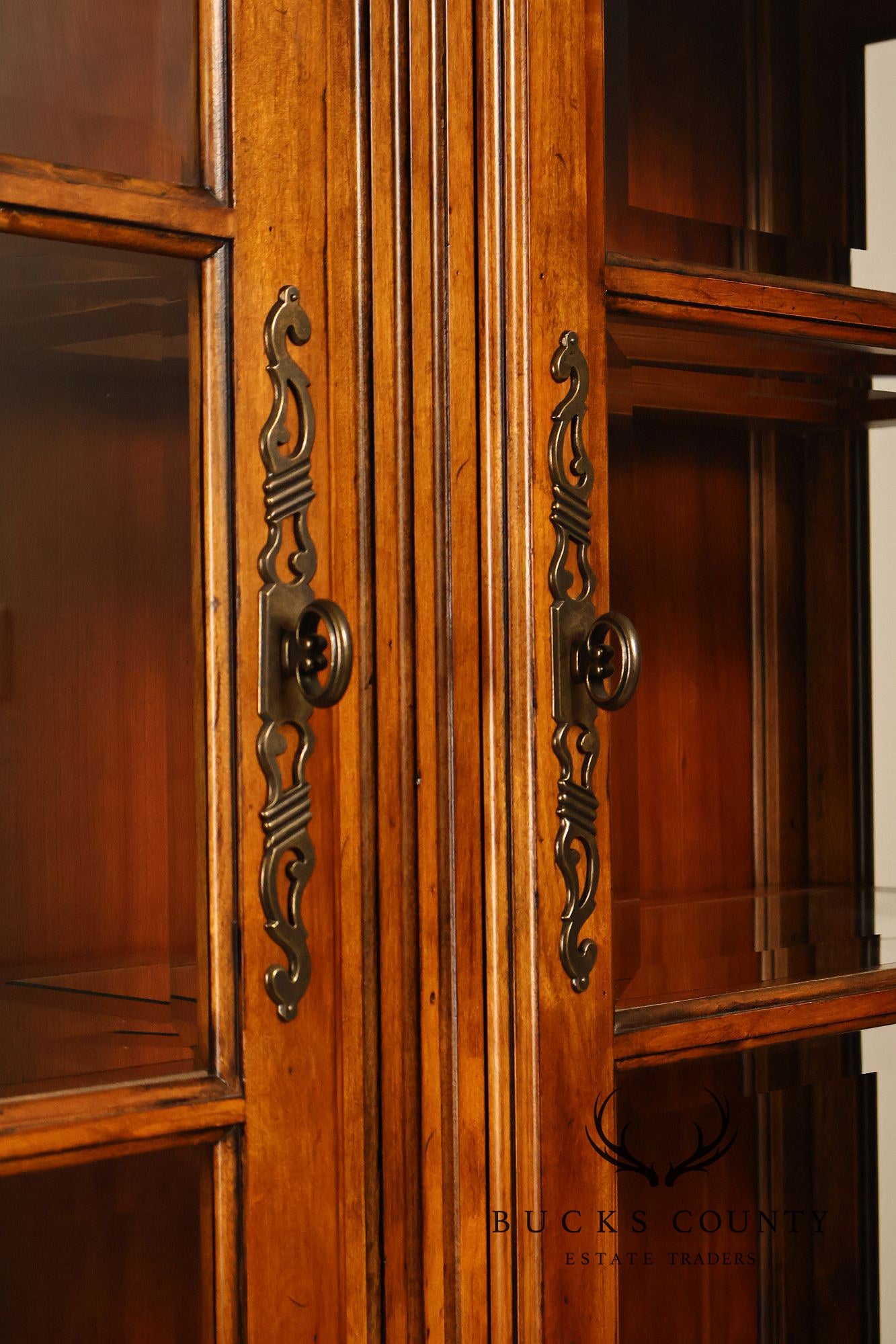 Ethan Allen 'Tuscany' China Cabinet