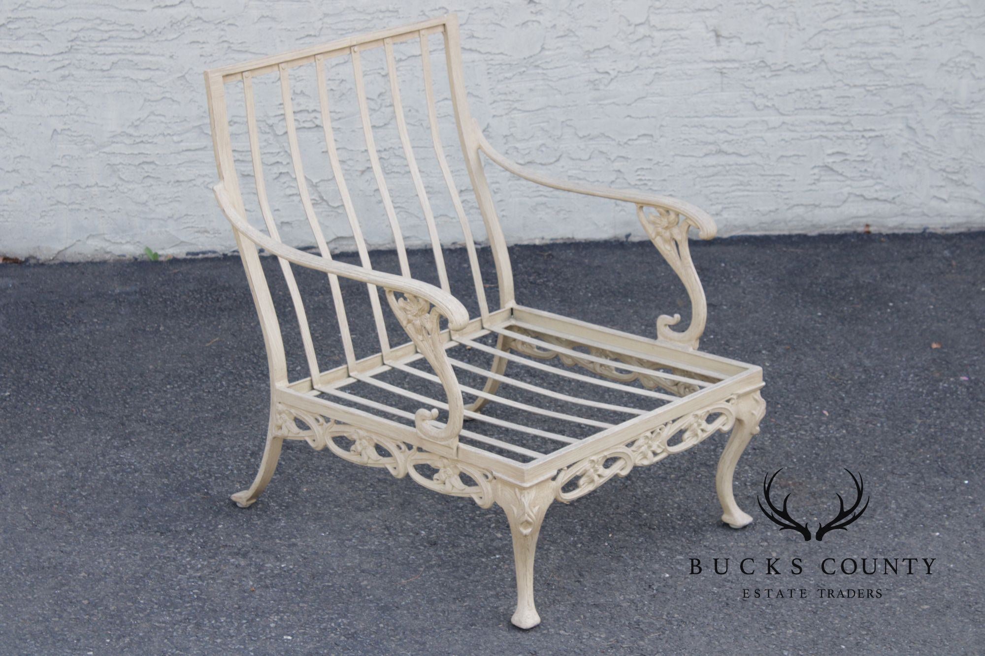 BROWN JORDAN PAIR OF CAST ALUMINUM 'DAY LILY' OUTDOOR PATIO LOUNGE CHAIRS WITH OTTOMAN