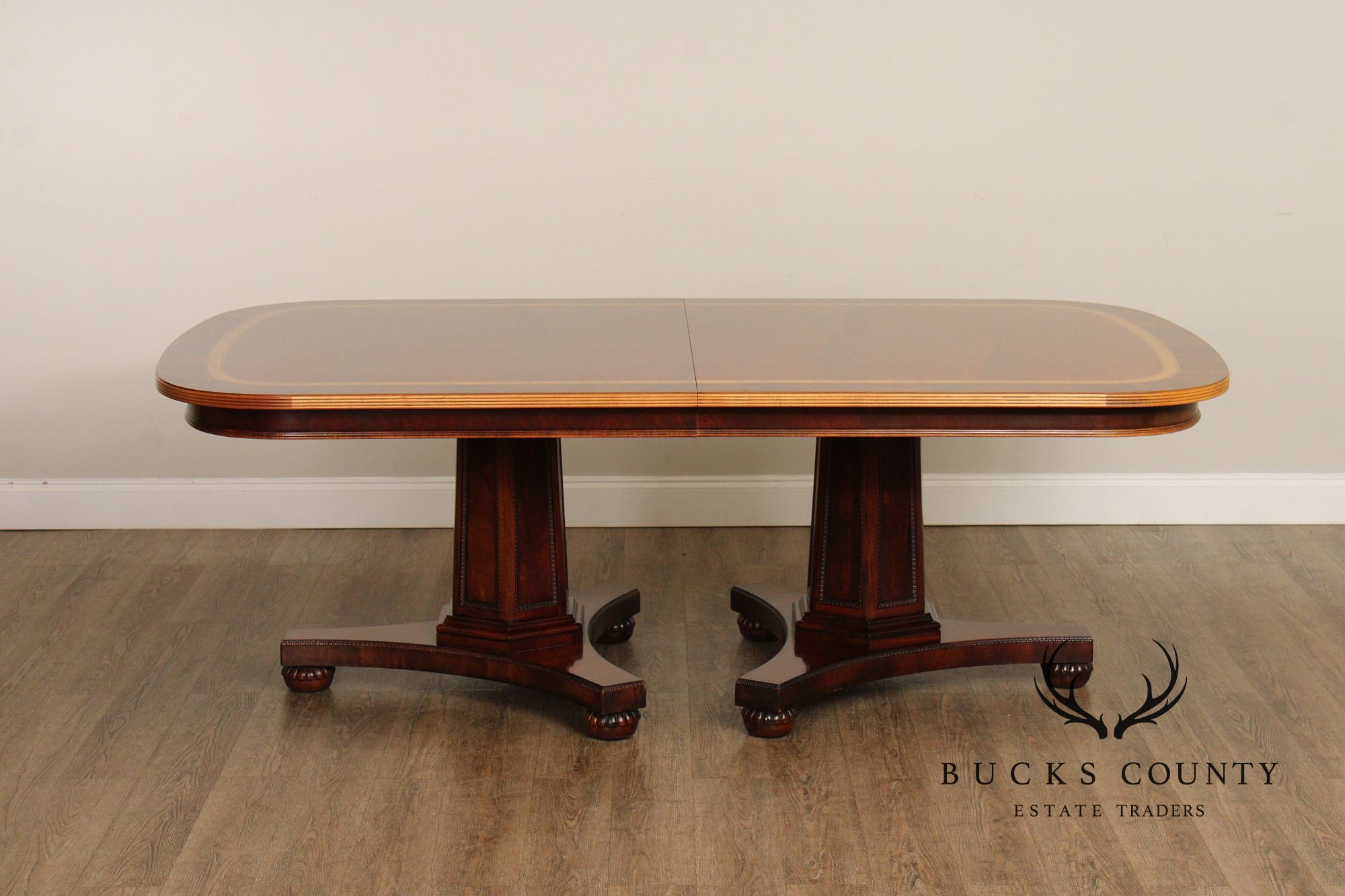 Henredon Historic Natchez Collectiom Banded Mahogany Extendable Dining Table