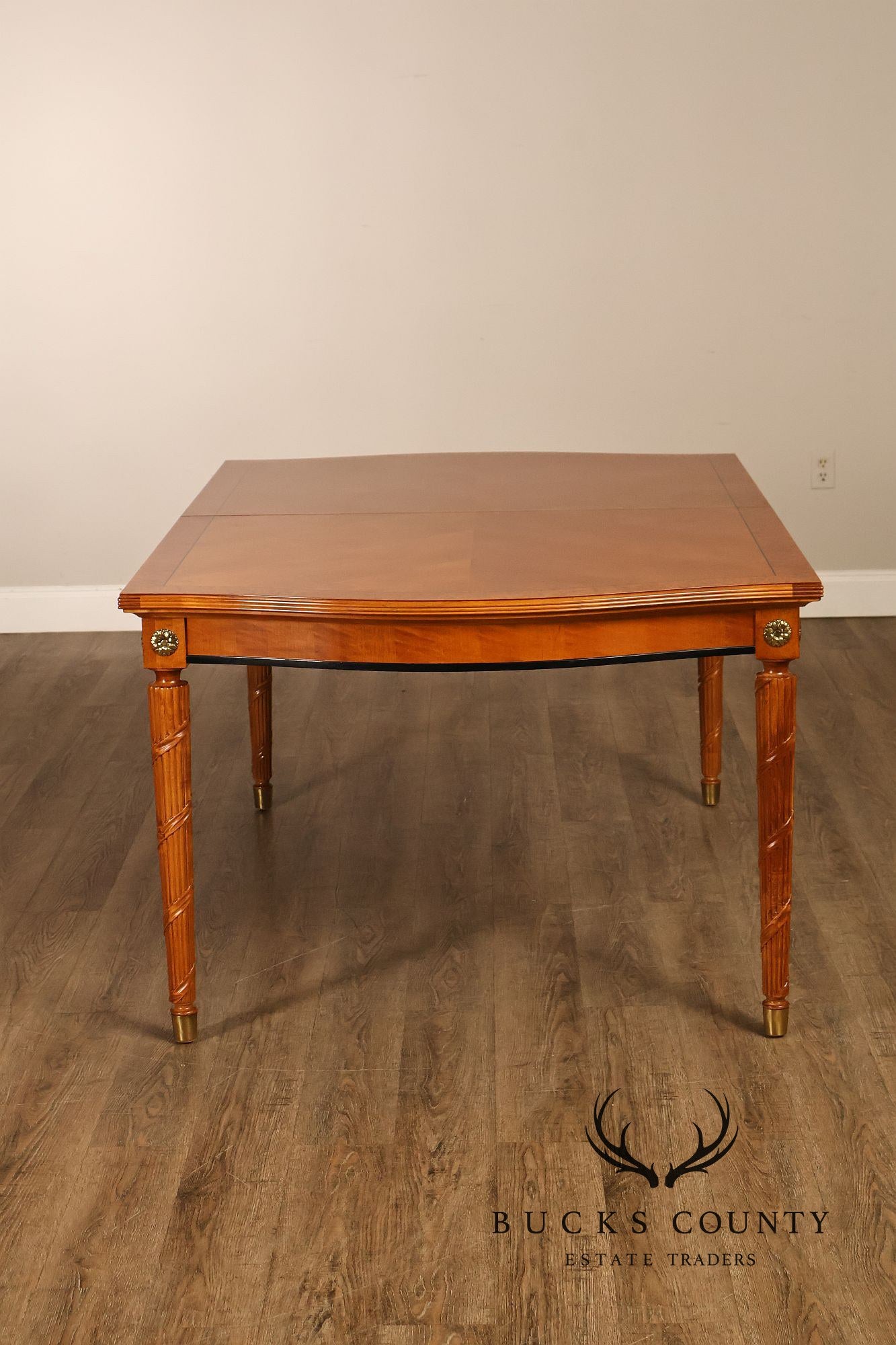 Thomasville Grand Classics Collection Louis XVI Neoclassical Dining Room Table with Leaves