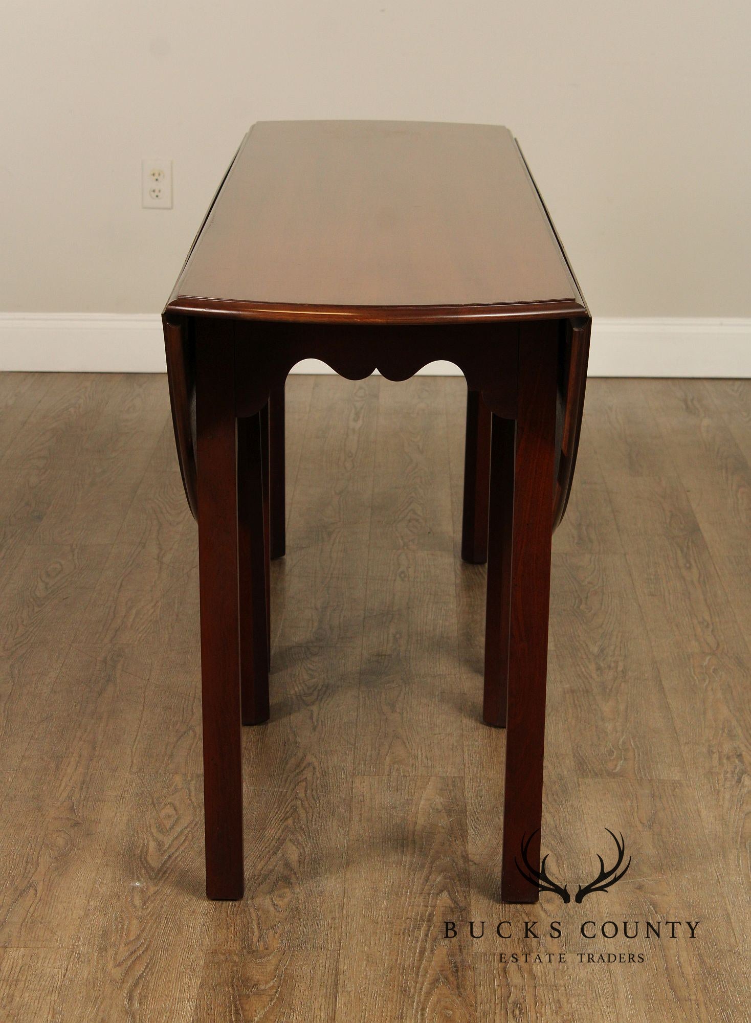 Wright Table Co. Georgian Style Mahogany Drop Leaf Dining Table