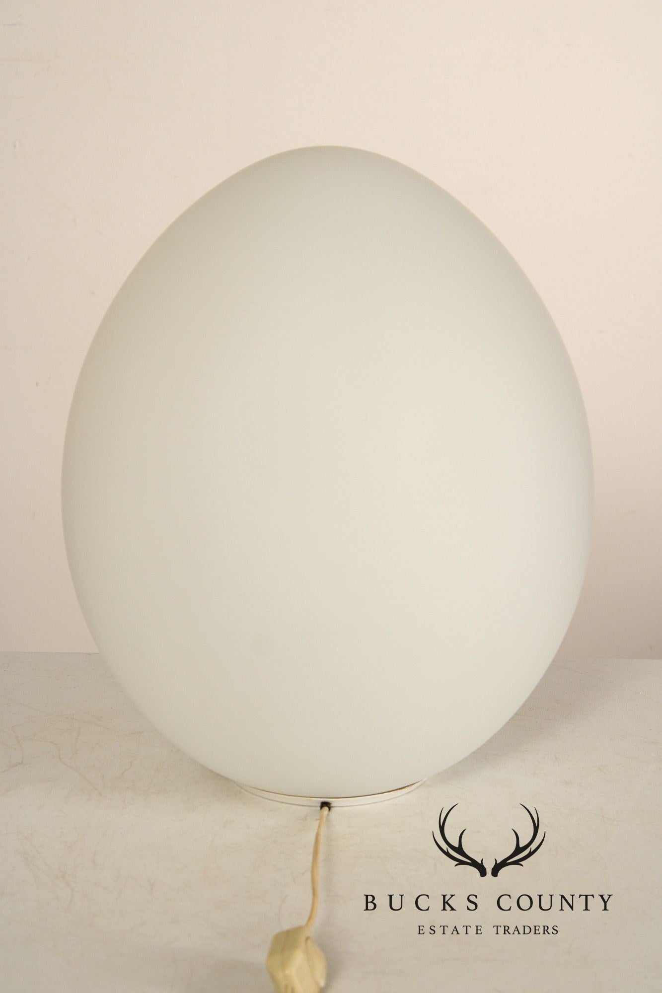Laurel Lamp Company Mid Century Modern Glass Egg Lamp