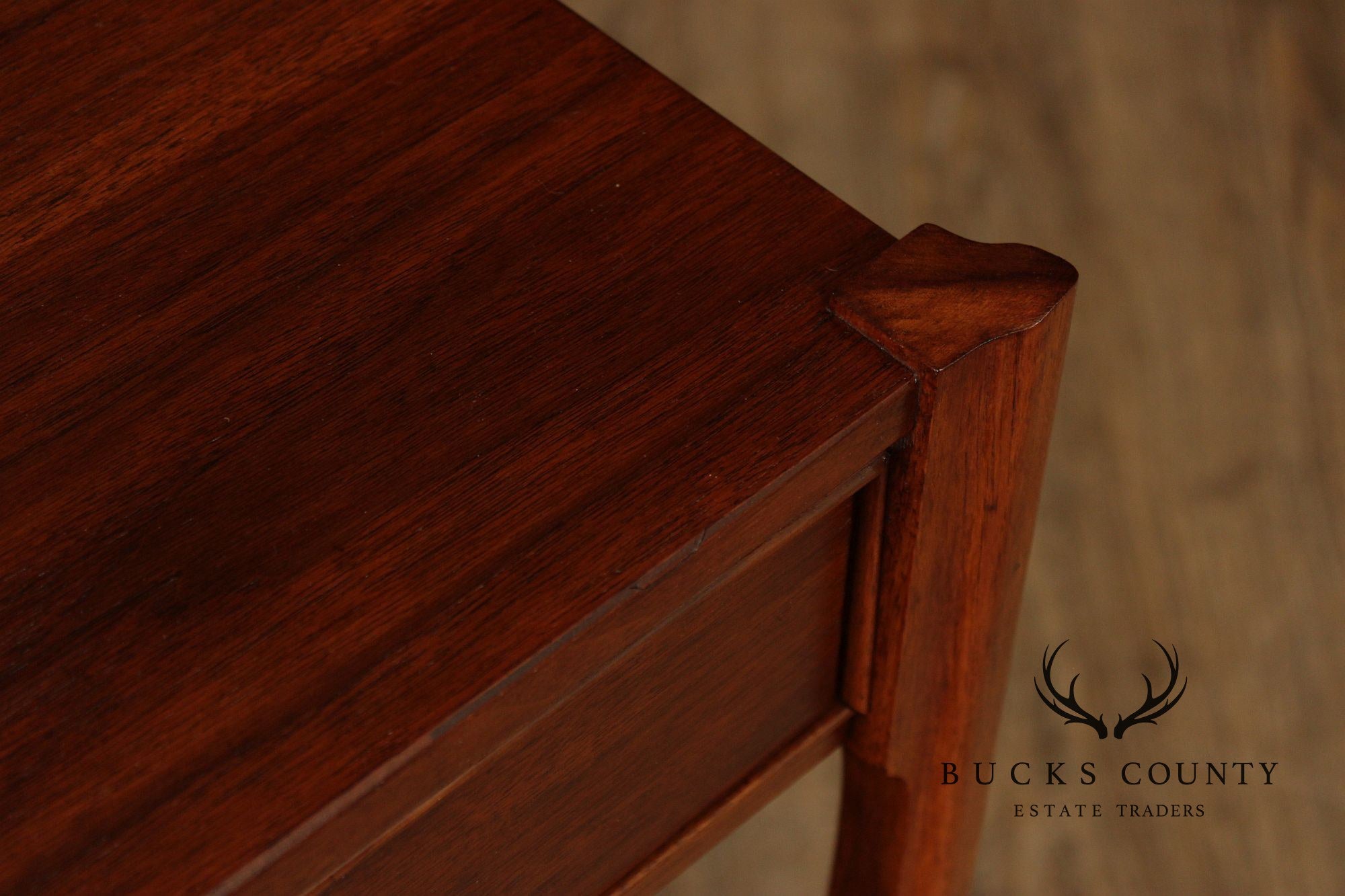 Thomasville Motif Mid Century Modern Walnut Pair Of One Drawer Nightstands