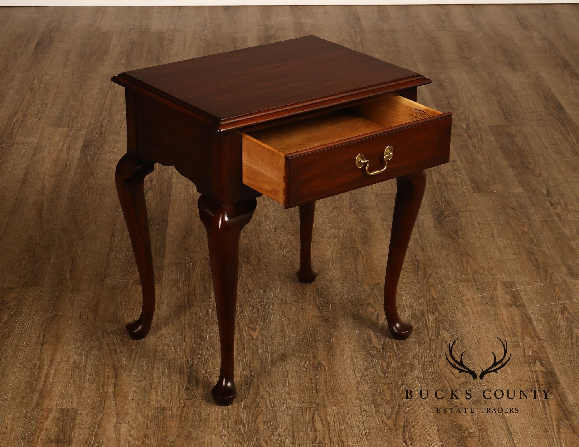 Henkel Harris Virginia Galleries Queen Anne Style Pair Of Mahogany One Drawer Nightstands