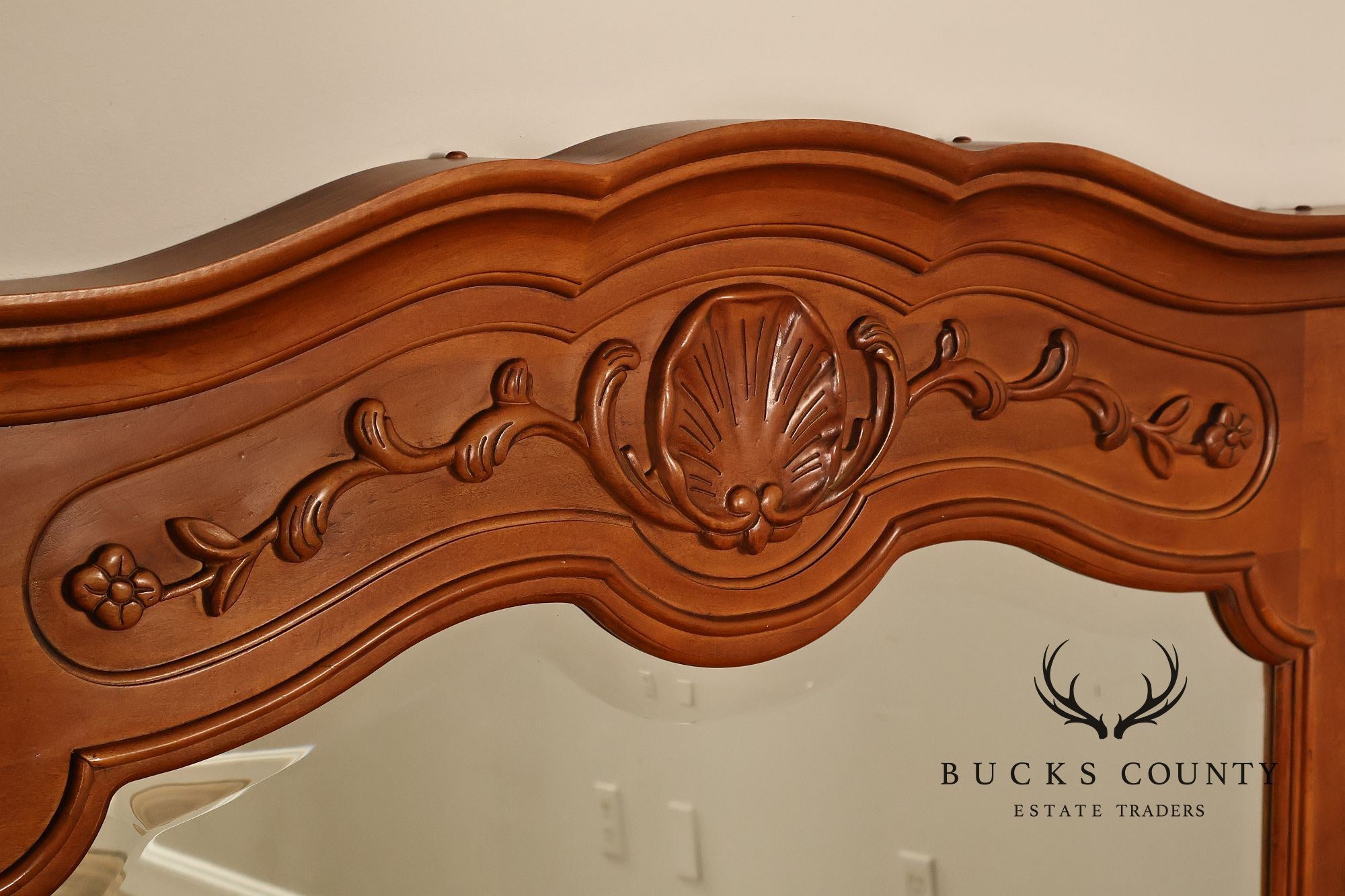 Century Furniture Traditional Tri Fold Mirror