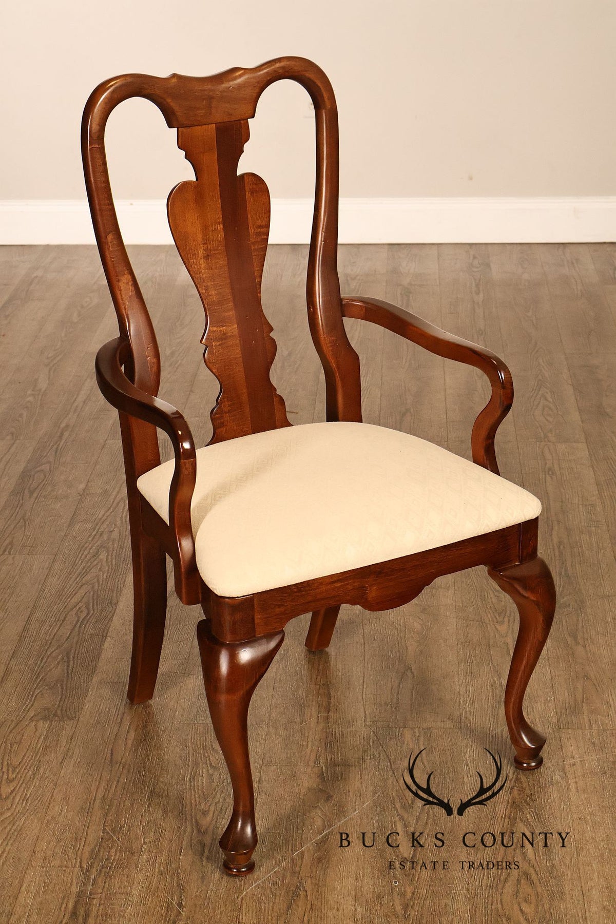 American Drew Queen Anne Style Expanding Dining Table With Eight Dining Chairs