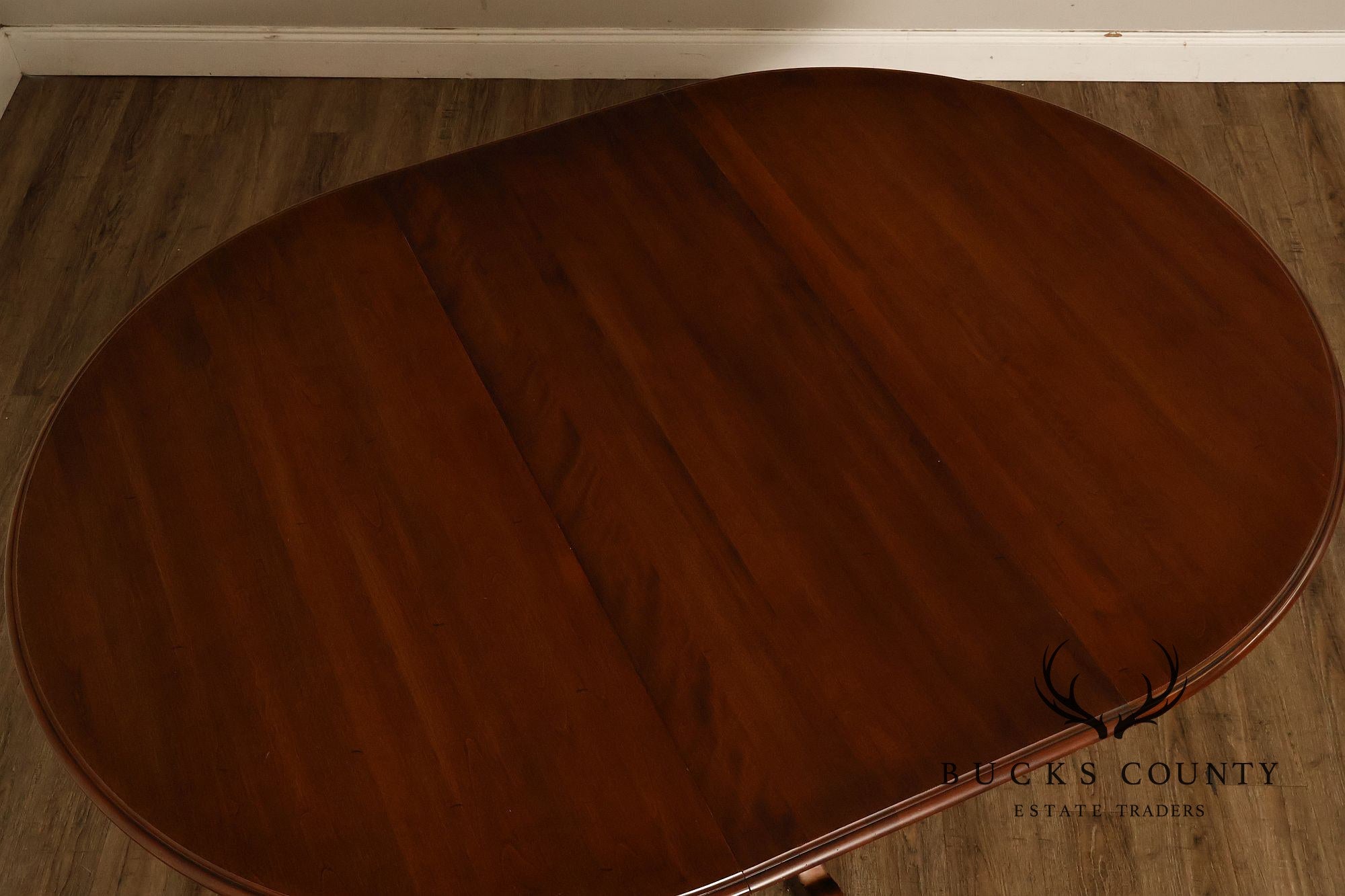 Ethan Allen Country French Style Round Extension Dining Table