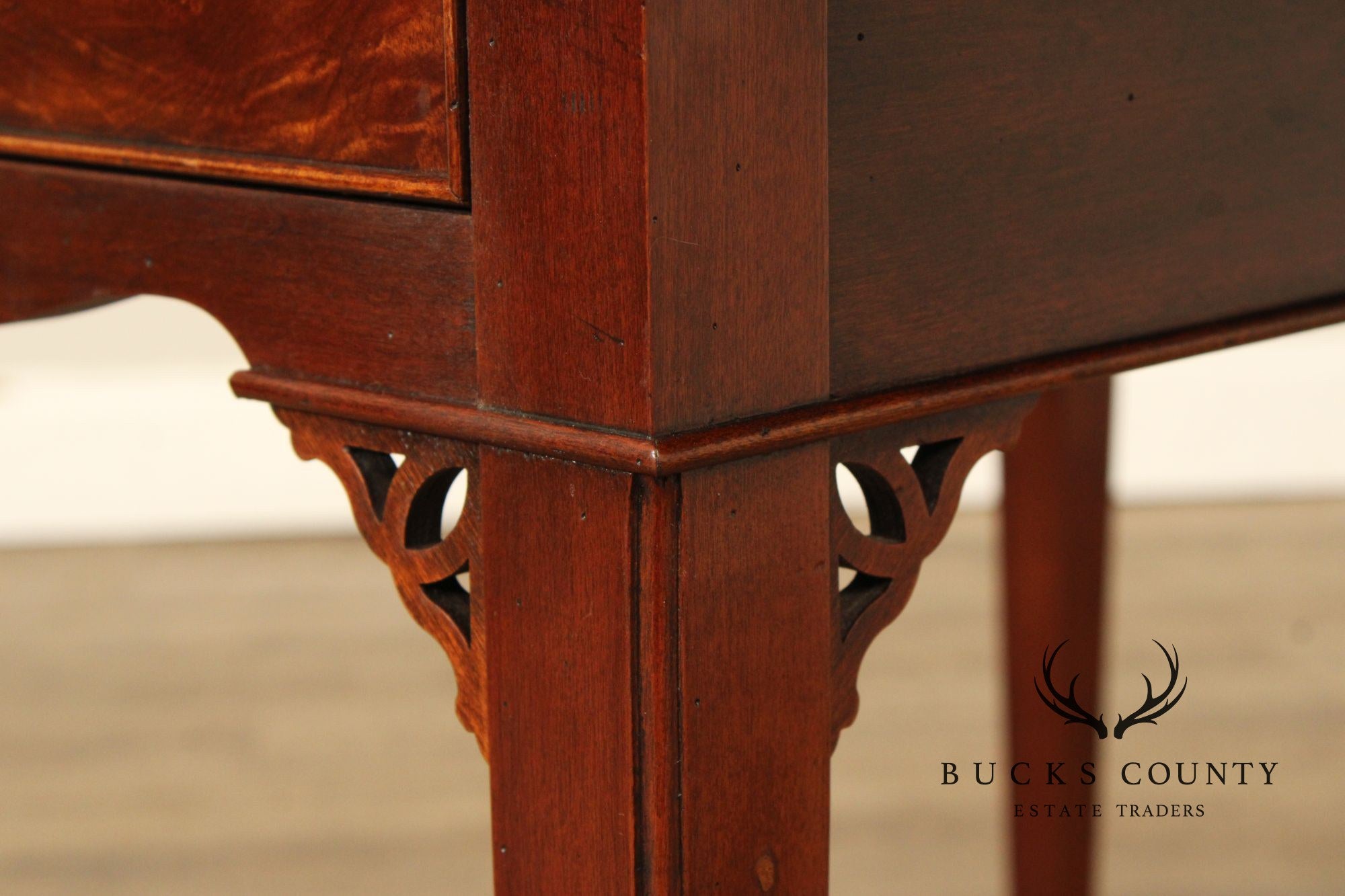 Hekman Traditional Cherry Drop Leaf Pembroke End Table