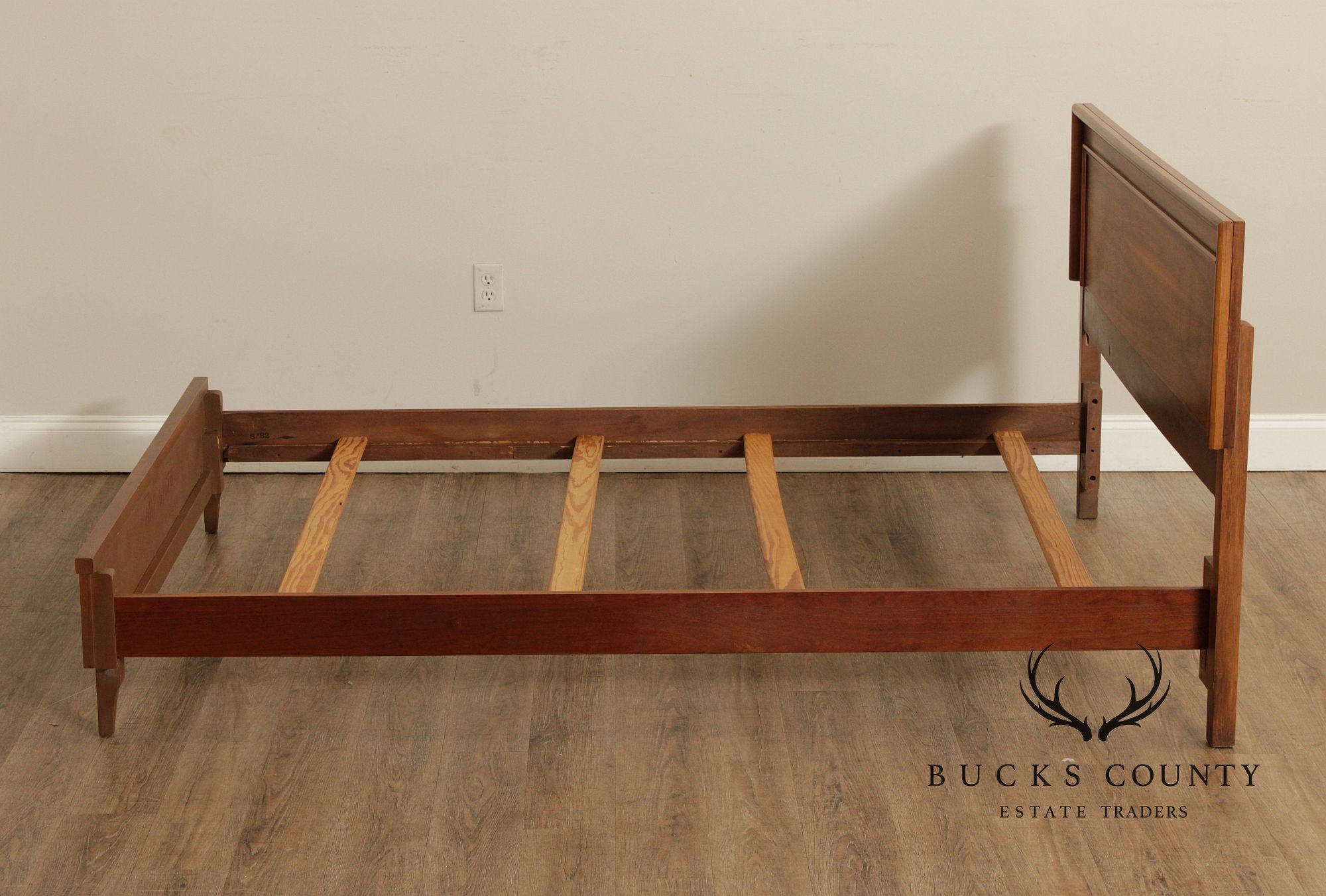 Broyhill Mid Century Modern Walnut Full-Size Bedframe