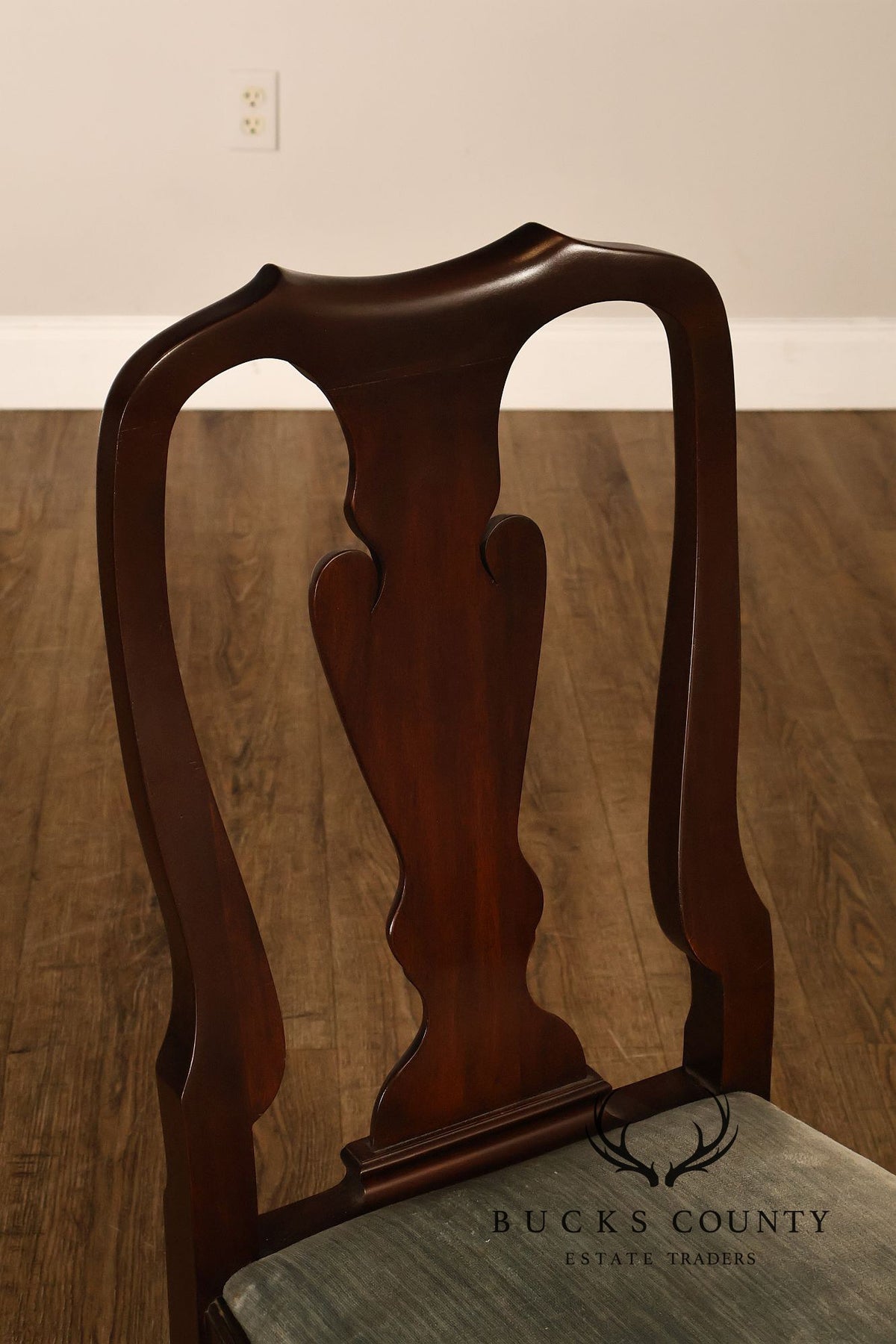 Henkel-Harris Set Of Eight Mahogany Queen Anne Dining Chairs