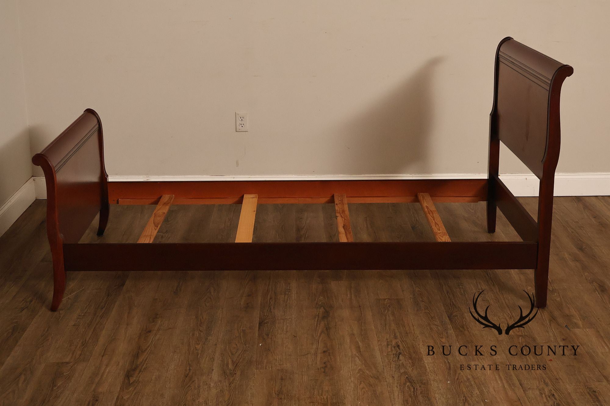 1940's Vintage Mahogany Traditional Pair Of Twin Sleigh Beds