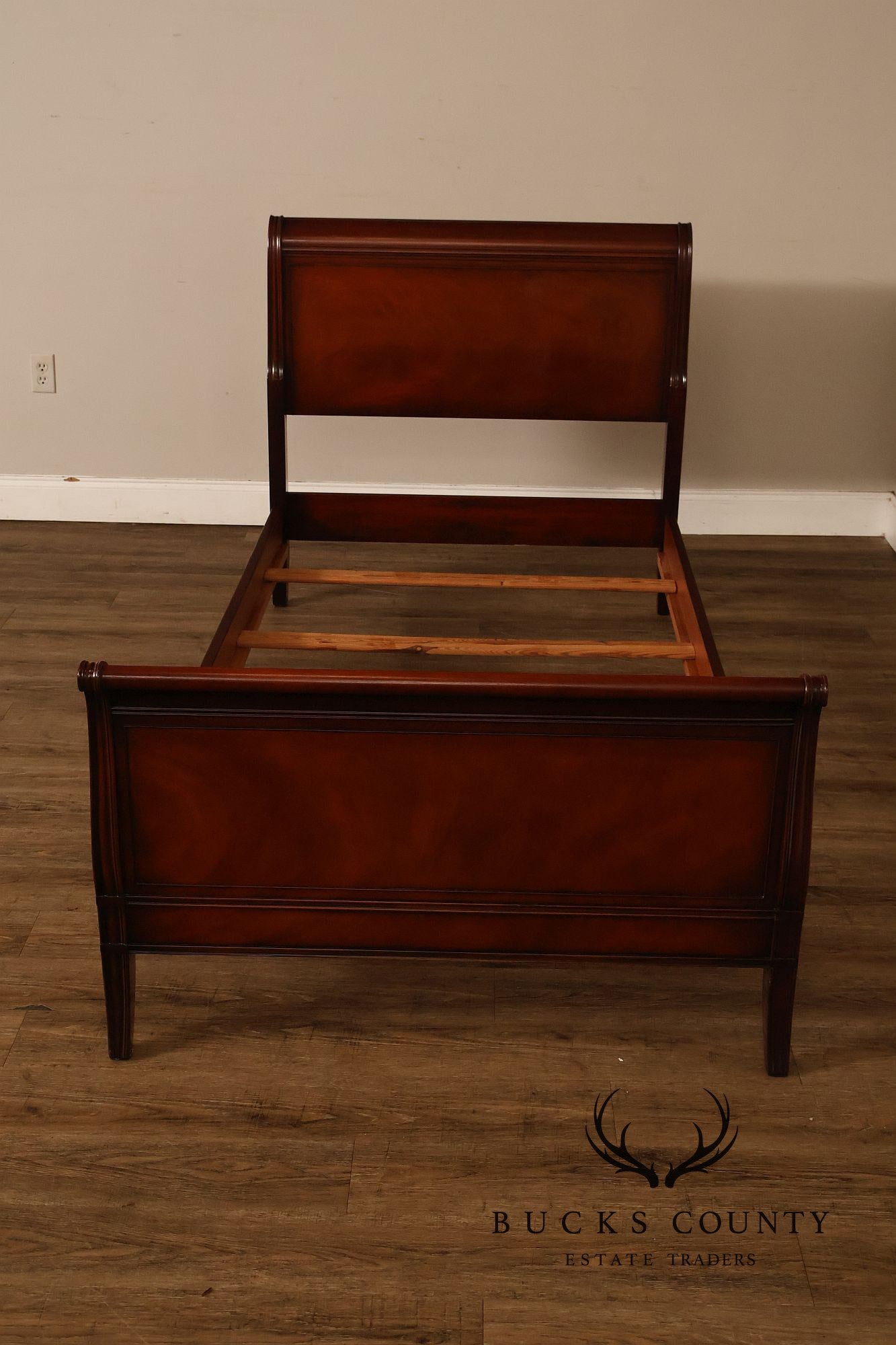 1940's Vintage Mahogany Traditional Pair Of Twin Sleigh Beds