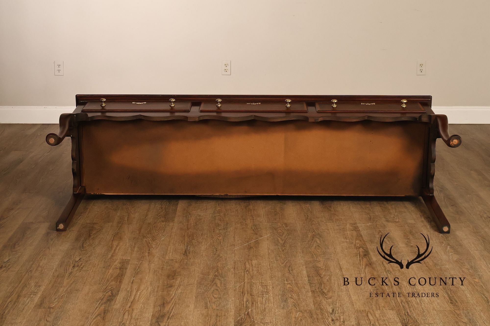 Henkel Harris Queen Anne Banded Mahogany Hunt Board