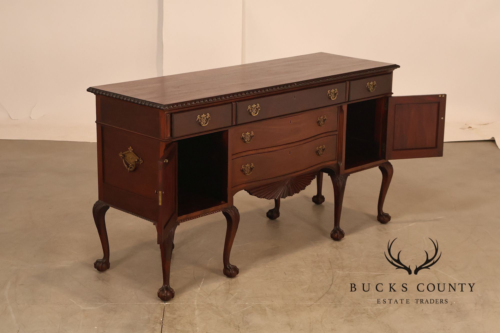 Vintage Chippendale Style Mahogany Sideboard Buffet