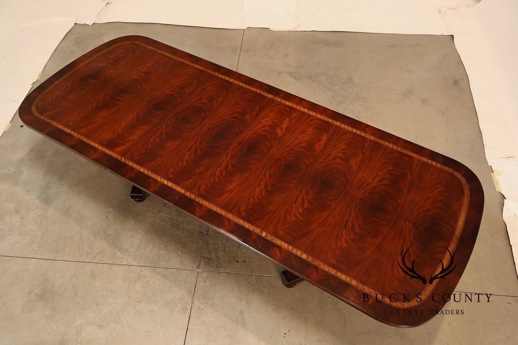 Henredon Historic Natchez Collection Mahogany Extendable Dining Table