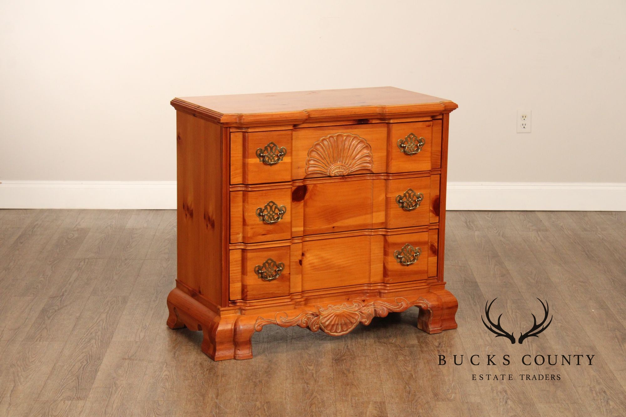 Pulaski Furniture Pair of Pine Goddard Chests