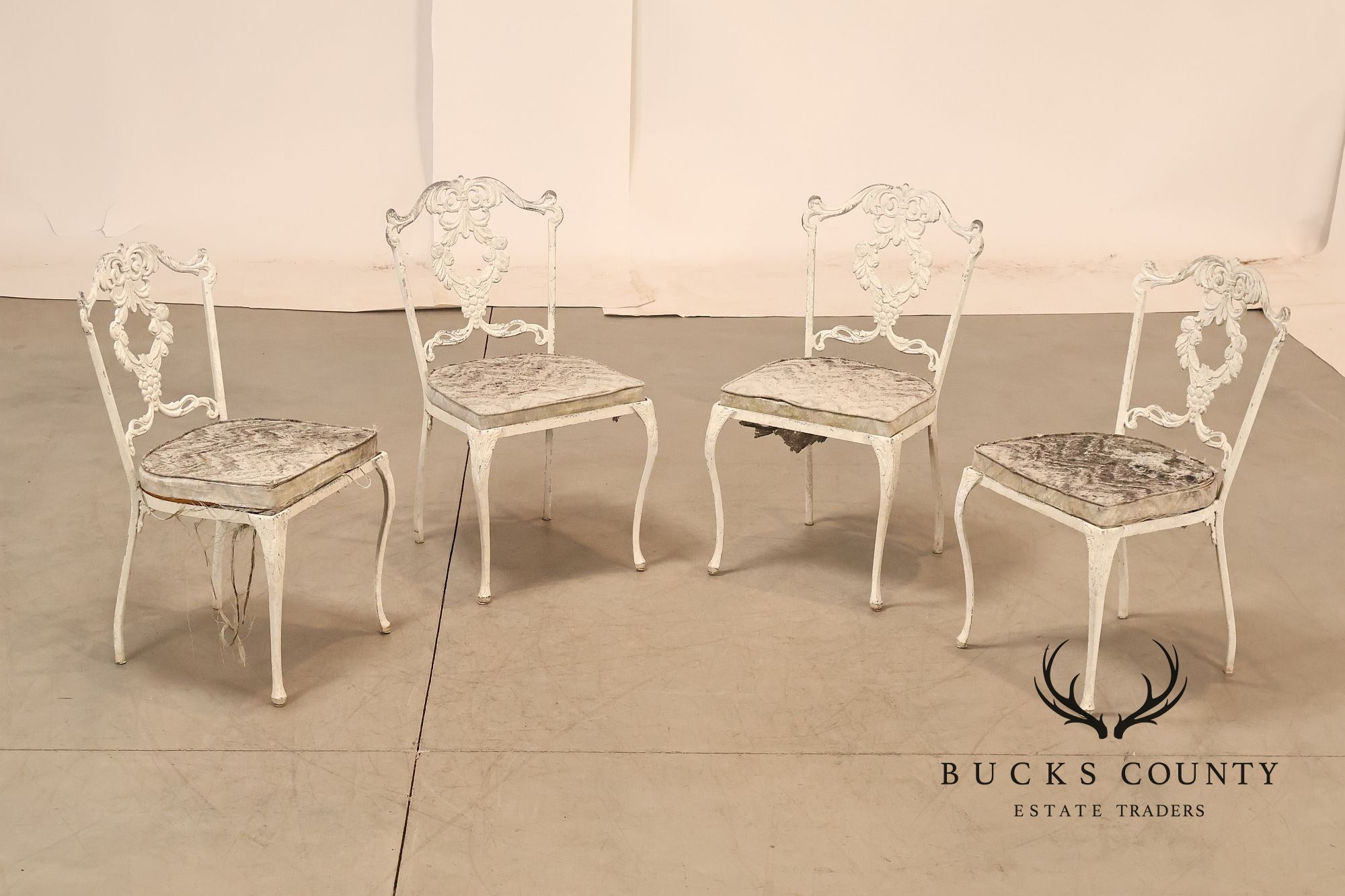 Vintage Cast Aluminum Garden Dining Set With Four Chairs And Table Base