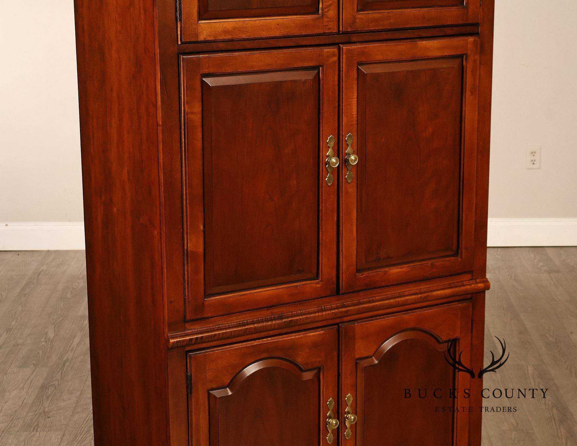 Thomasville Traditional Cherry Finish Entertainment Armoire Media Cabinet