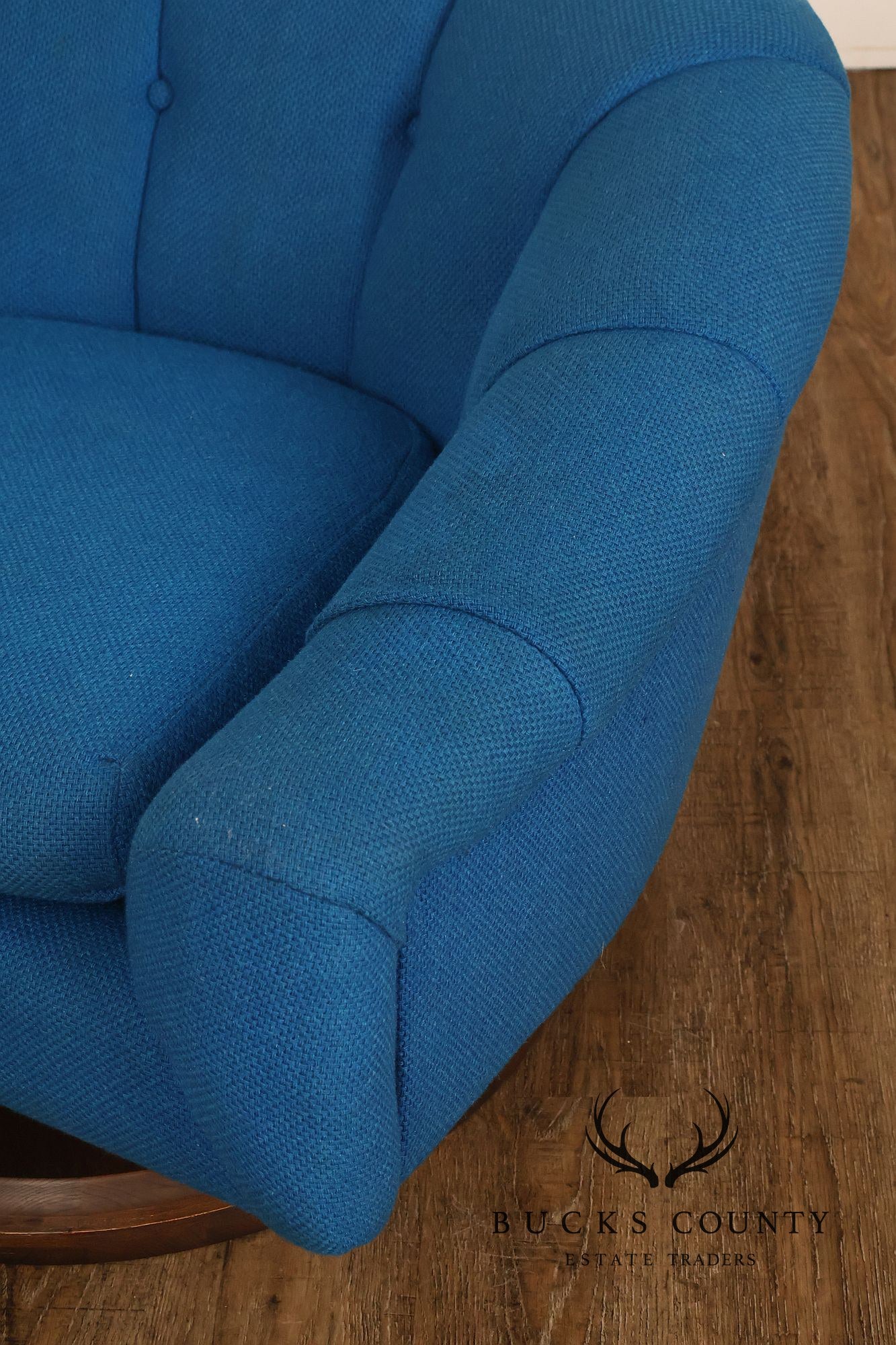 Schnadig Mid Century Modern  Blue Upholstered Swivel Lounge Chair