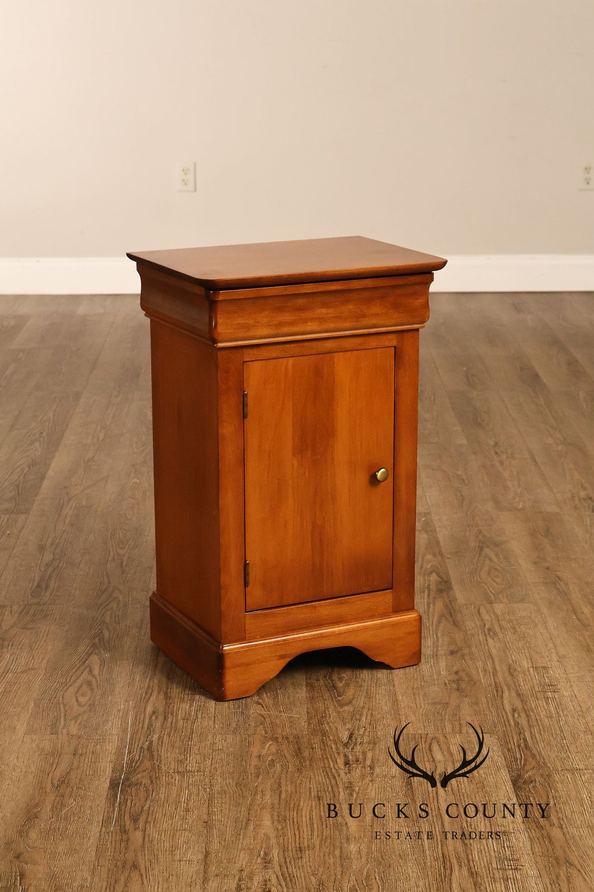 HPL Shermag Louis Philippe Style Pair of Cabinet Nightstands
