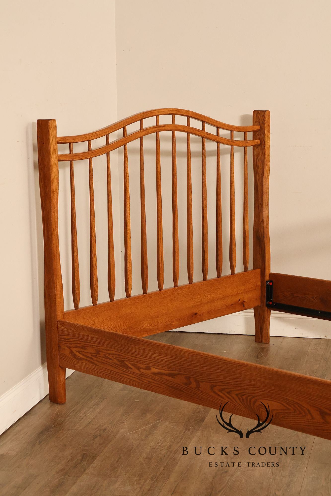 Hunt Country Furniture Farmhouse Style Oak Spindle Full-Size Bed