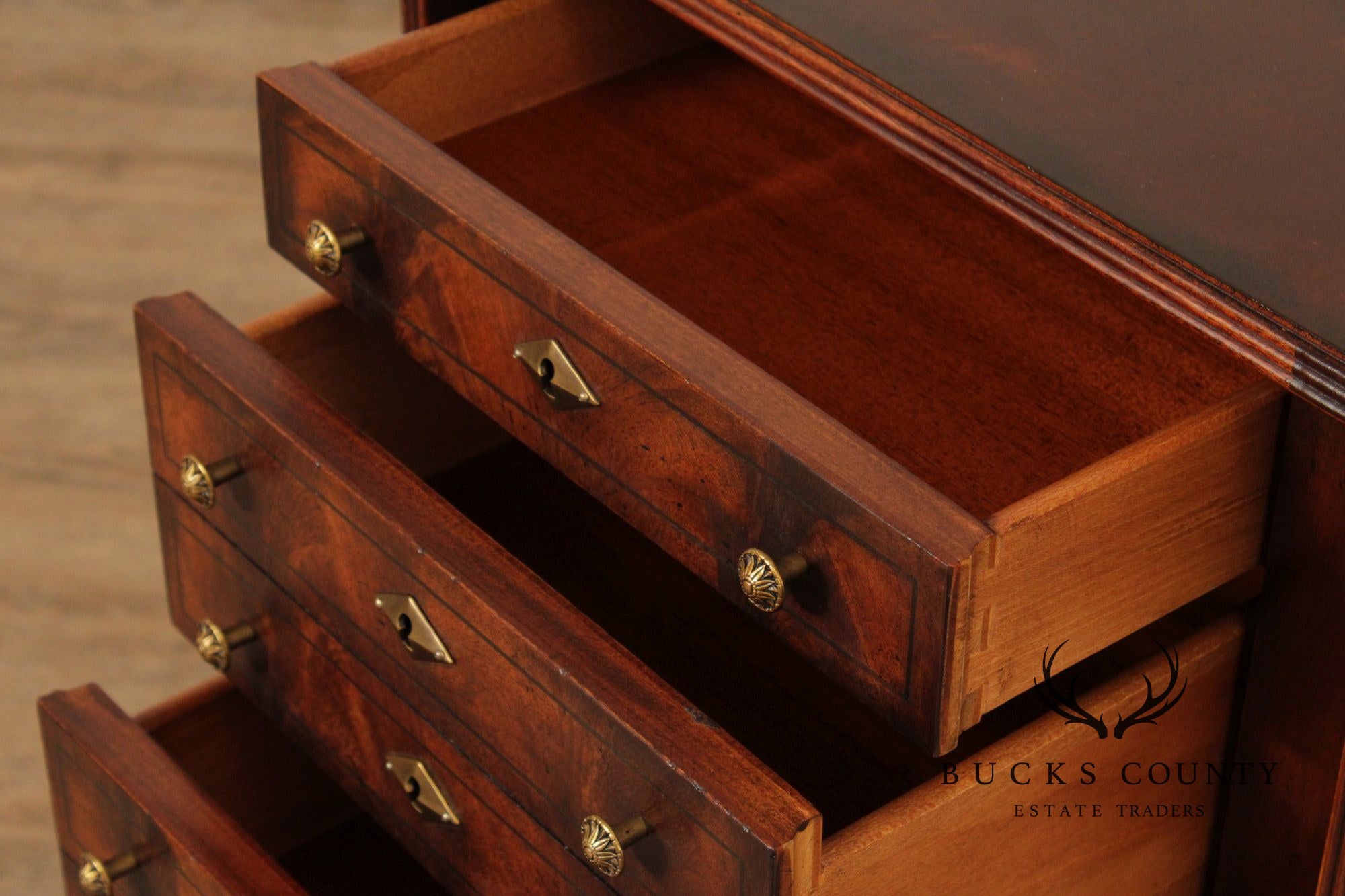 Henredon Sheraton Style Mahogany Drop End Table