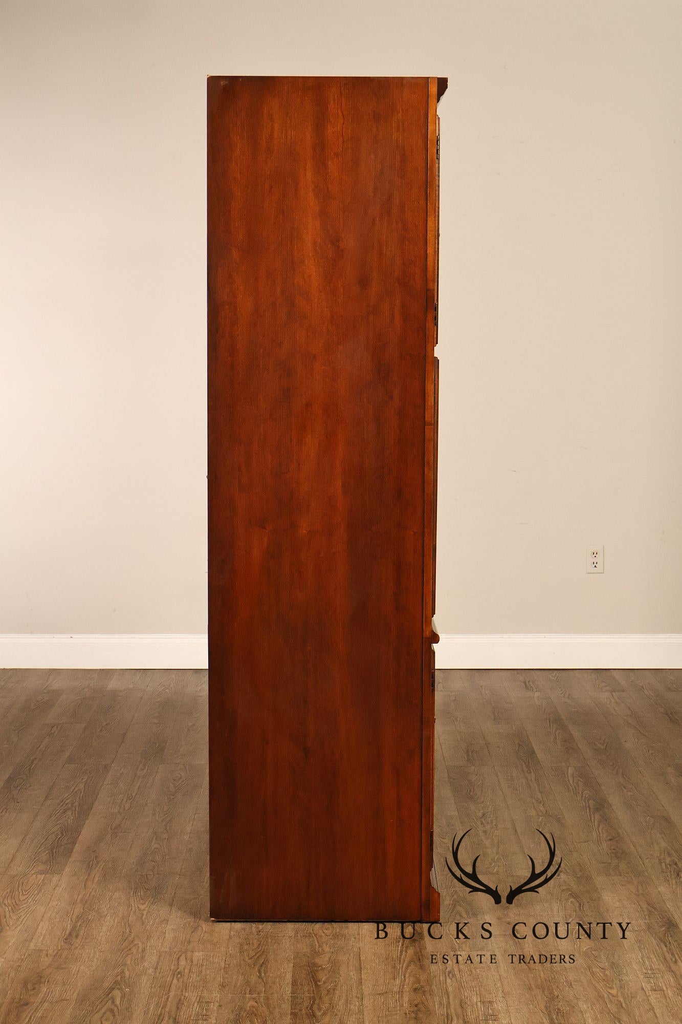 Thomasville Traditional Cherry Finish Entertainment Armoire Media Cabinet