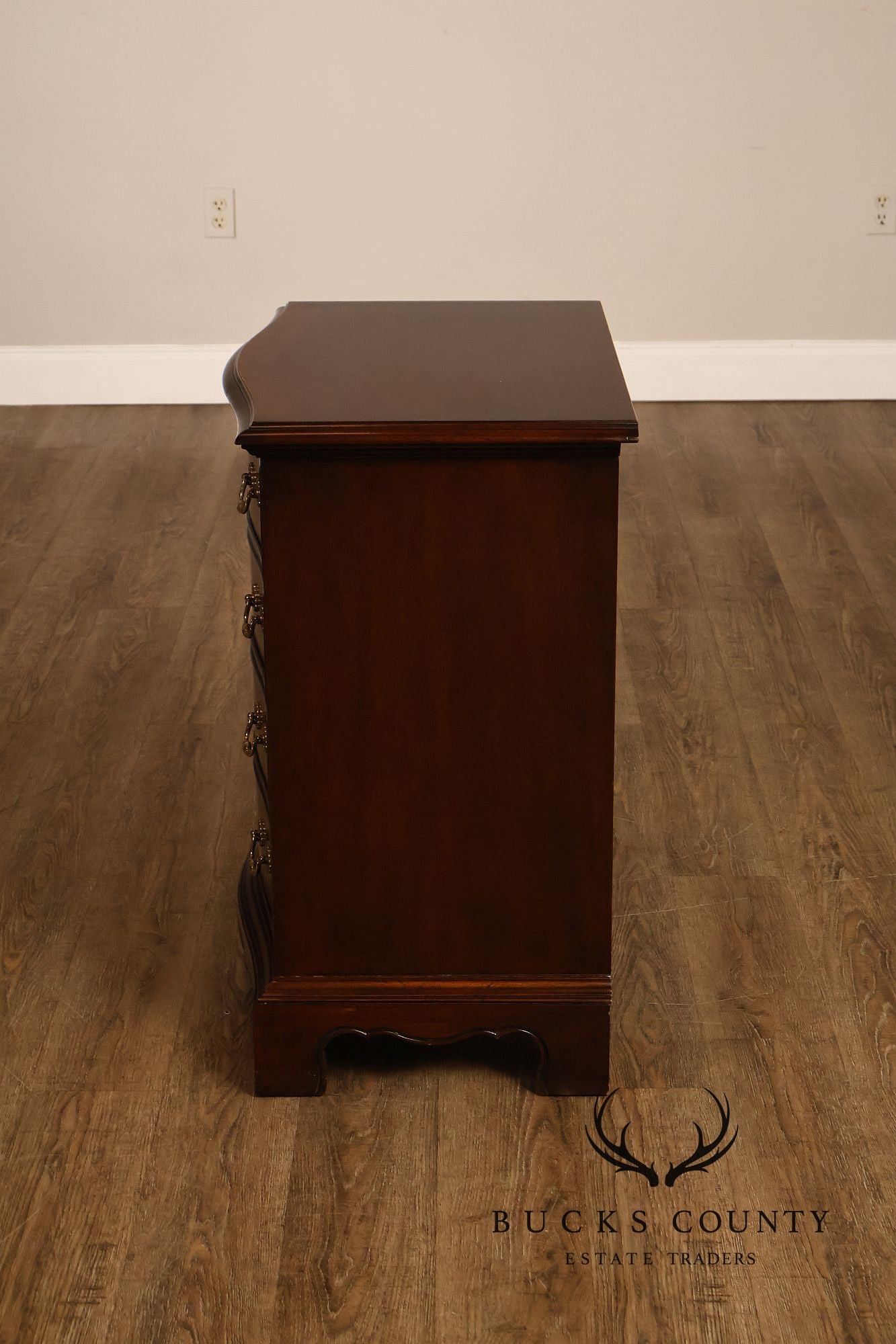 Drexel Heritage Heritage Georgian Style Mahogany Pair Of Chest Nightstands