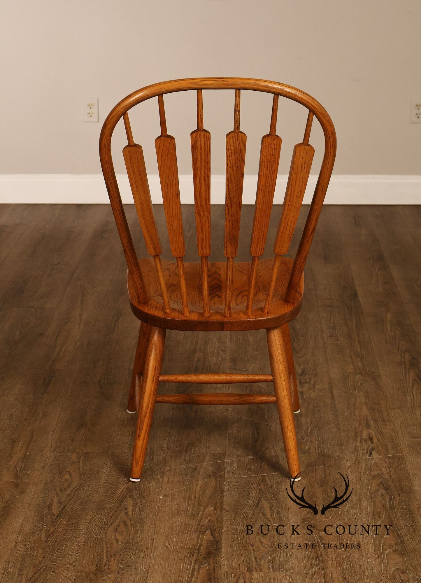 Richardson Brothers Colonial Windsor Style Set Of Seven Oak Dining Chairs