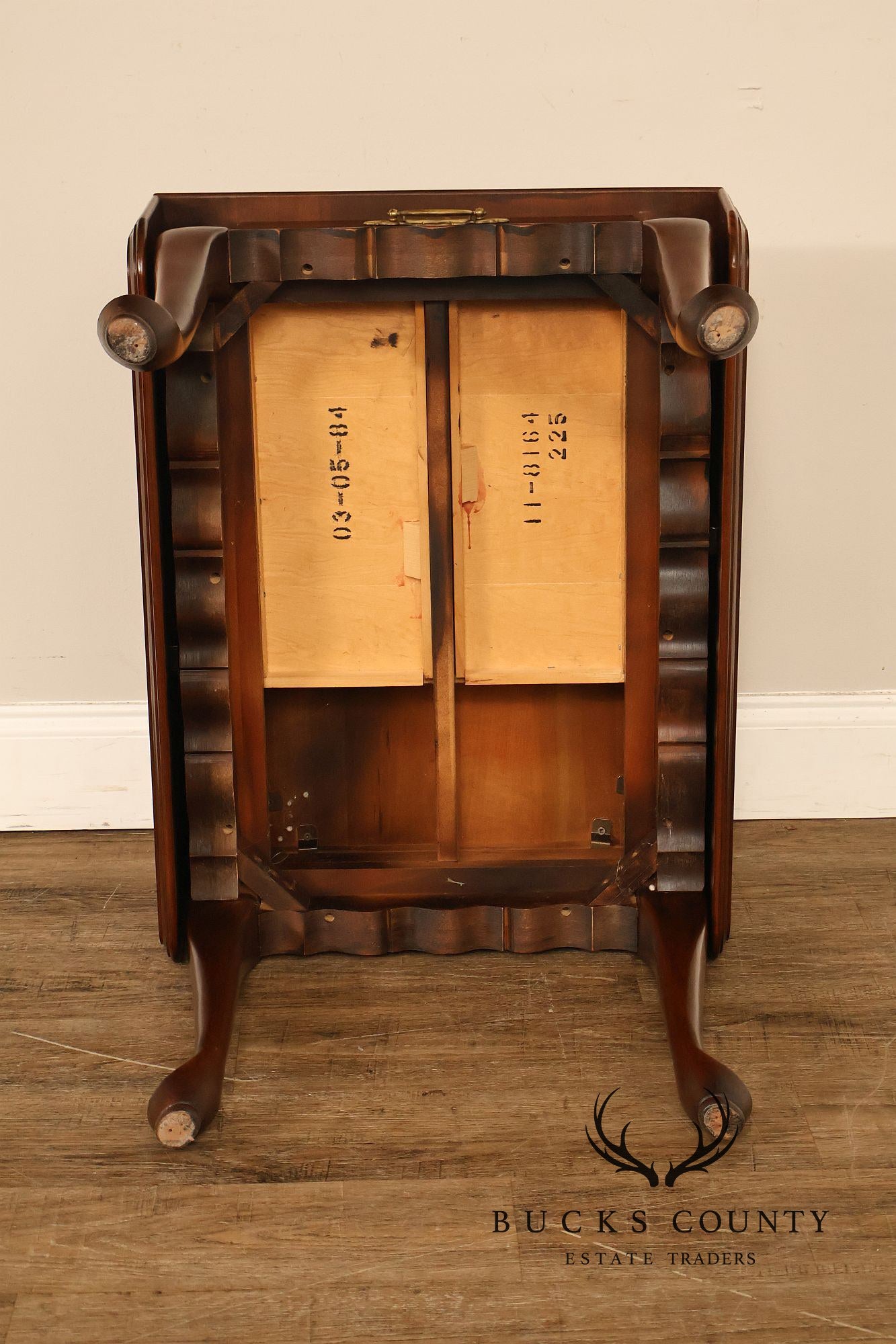 Ethan Allen Vintage Queen Anne Style Cherry Drop Leaf Side Table