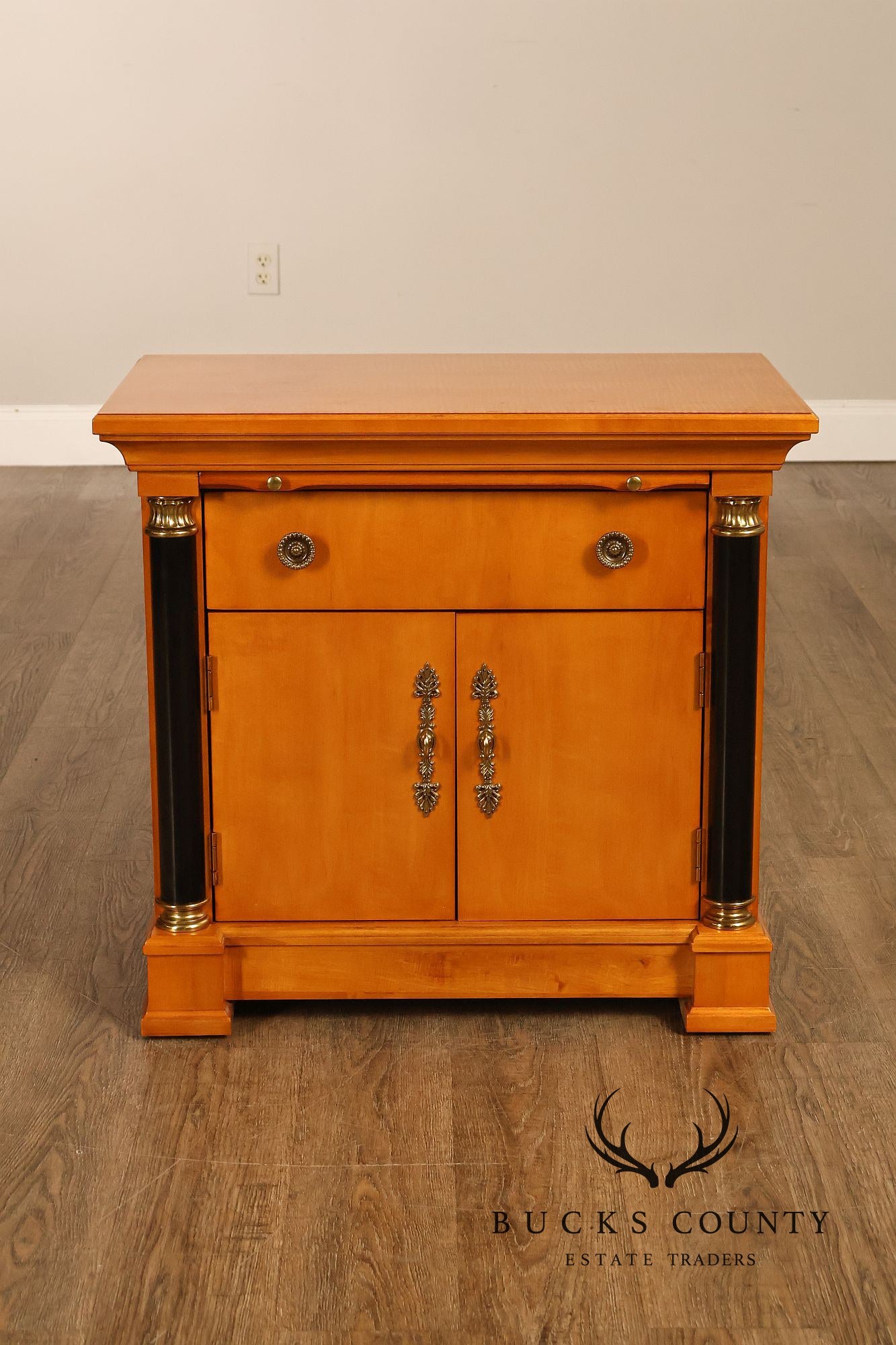 Thomasville Pair Of Grand Classics Biedermeier Style Maple Nightstands