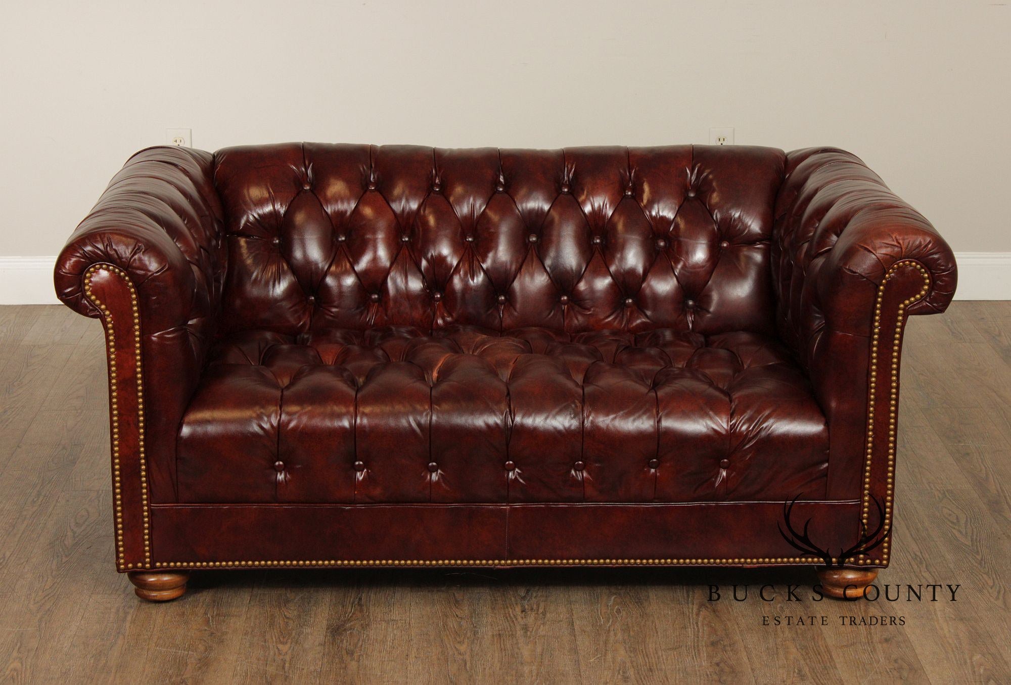 English Traditional Style Vintage Leather Chesterfield Sofa