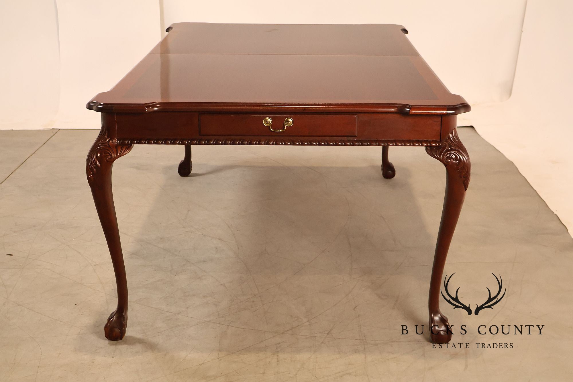 Lexington Furniture Chippendale Style Mahogany Expandable Dining Table