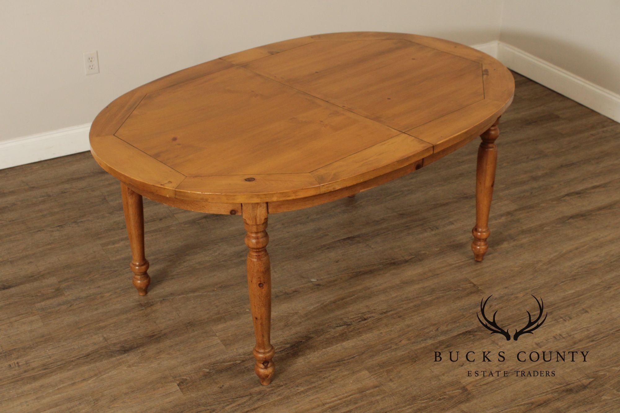 Farmhouse Pine Extendable Oval Dining Table