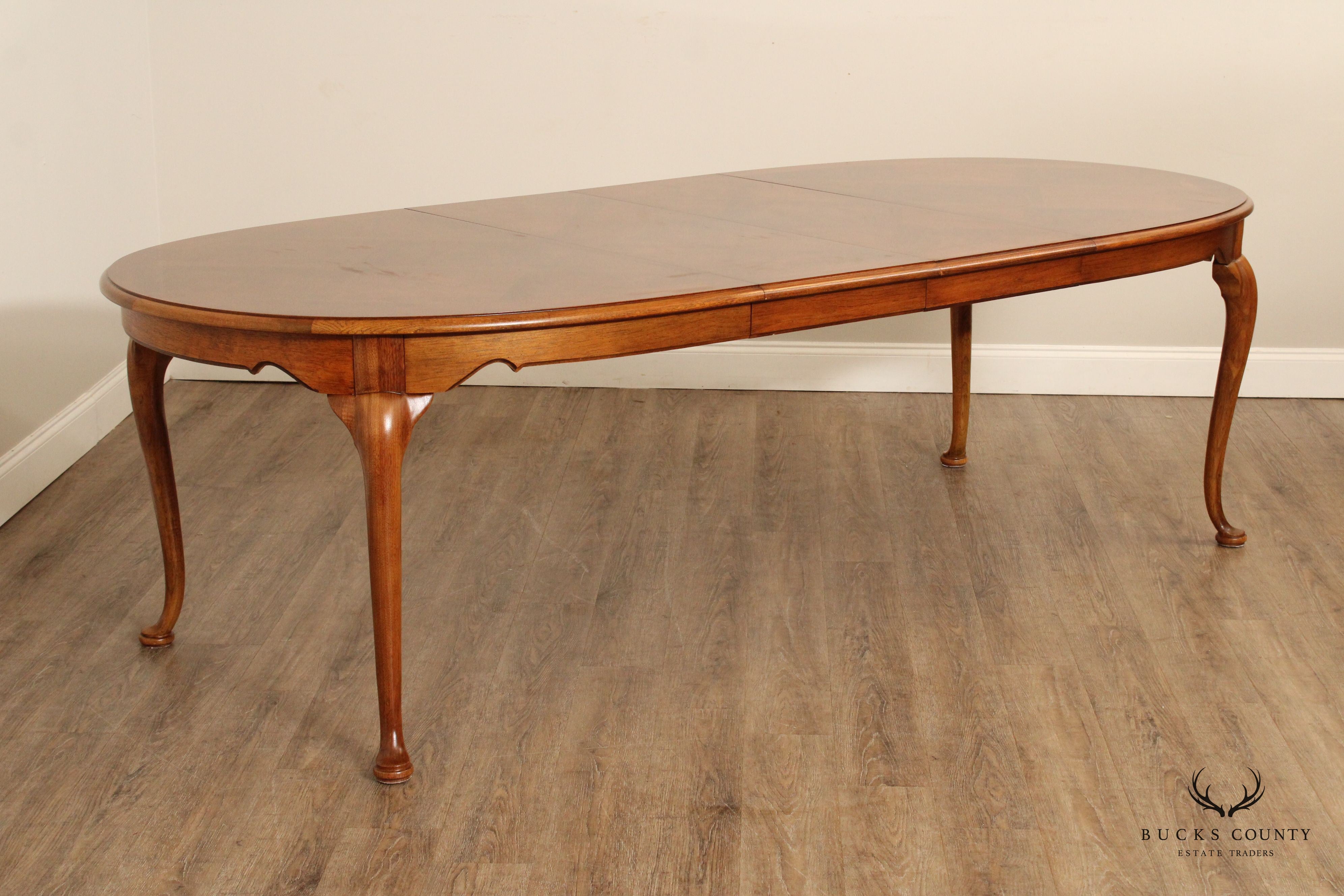 Thomasville Fisher Park Queen Anne Style Oval Top Extendable Dining Table