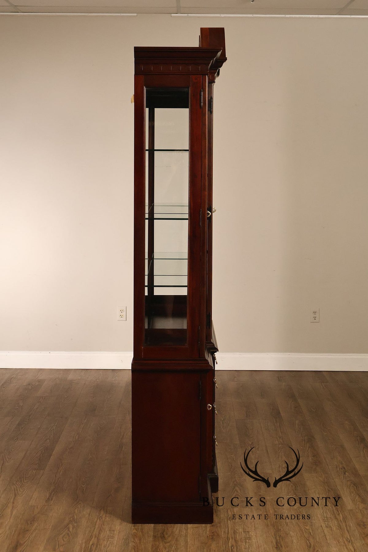 Thomasville Georgian Style Large Mahogany China Display Breakfront