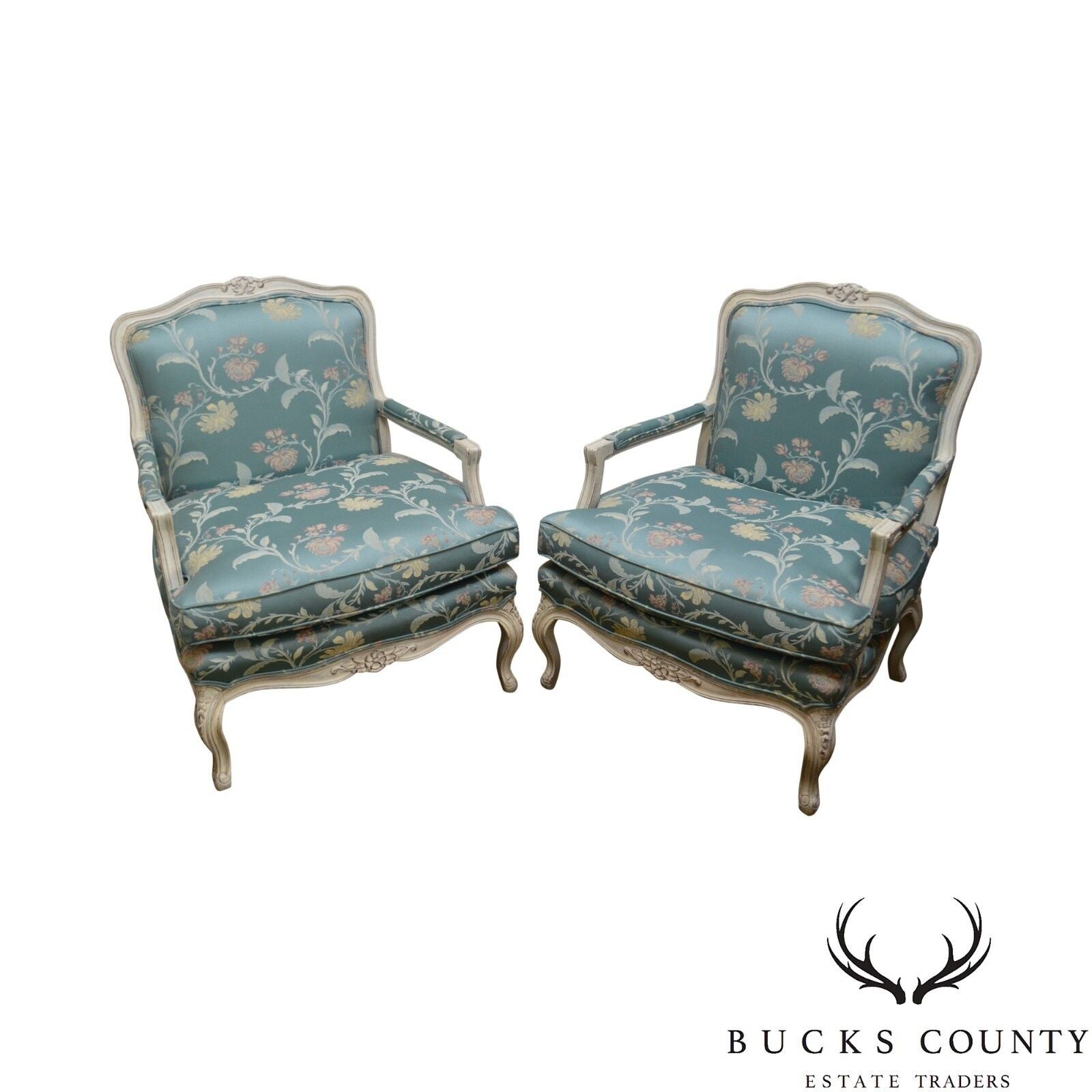 French Louis XV Style Pair of White Painted Fauteuils Lounge Chairs