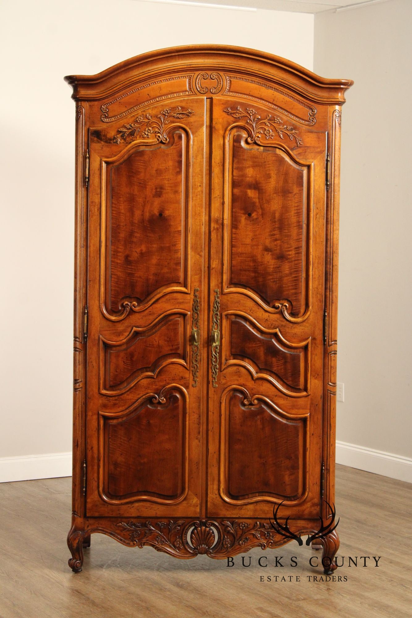 Henredon Villandry Collection French Louis XV Style Armoire